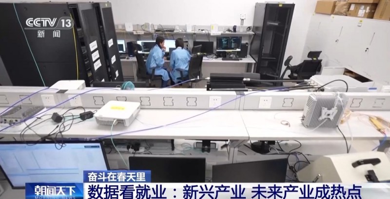 奋斗在春天里丨春招现场上演花式“抢人” 政策礼包你Get了吗？