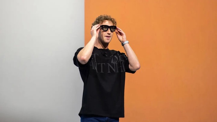 扎克伯格这款不会发售的新品，又在探索 AI 眼镜的终极形态