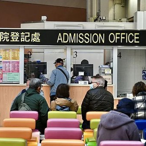 香港免费医疗，撑不住了？