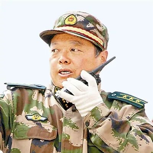 将军石华杰，履新职