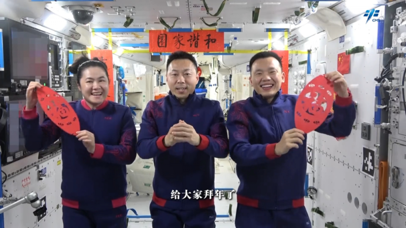 在空间站读书是什么体验？神舟十九号乘组揭秘