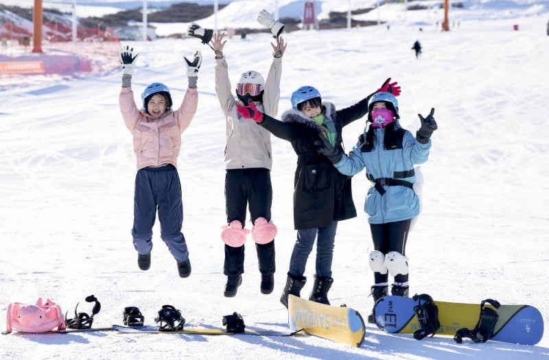 新华全媒+丨冰雪运动成就新疆文旅新名片
