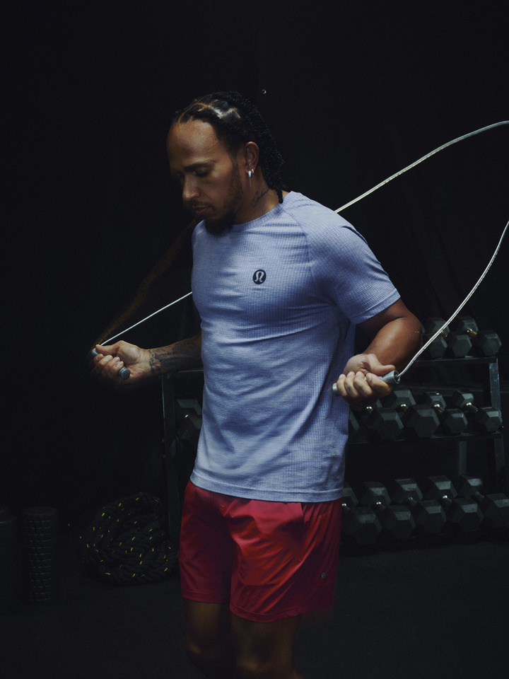 lululemon 这件运动 T恤，为何连 F1 冠军也爱穿