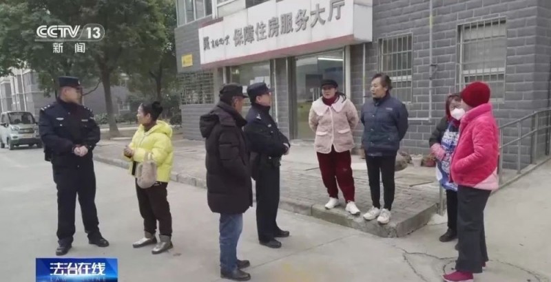 汽车被“天降酒瓶”砸了一个窟窿，特殊证据锁定“他”