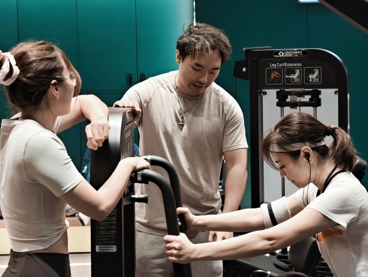 lululemon 这件运动 T恤，为何连 F1 冠军也爱穿