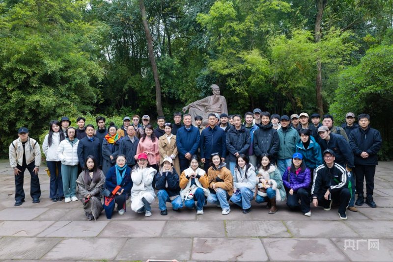 溯源“三苏”文脉  感悟家国情怀  国家话剧院《苏堤春晓》剧组赴三苏祠参观学习