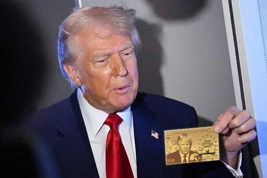 “道指单日下跌超1000点,美国现任总统就该被装进大炮”!那他自己呢……