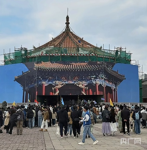 沈阳故宫大正殿披上“2D皮肤”网友感叹幽默感源自东北骨子里