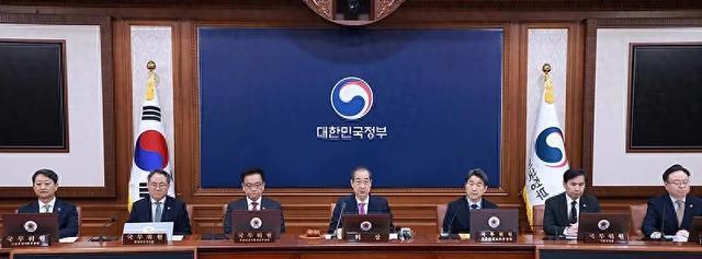 韩国最大在野党党首李在明宣布辞去党首职务 全力参选下届总统