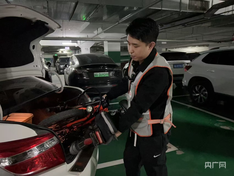 对话深夜奔跑至医院求助救人代驾小哥：就想让伤者尽快得到救治
