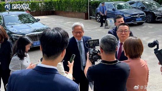英伟达CEO黄仁勋来华换上西服,传递了什么信息?