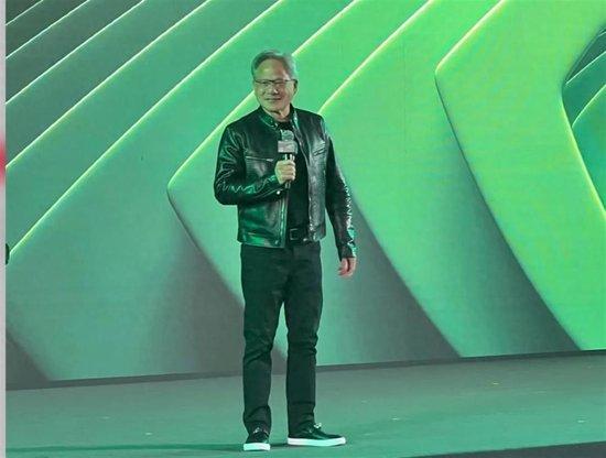 英伟达CEO黄仁勋来华换上西服,传递了什么信息?