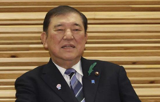 特朗普突然亲自上阵关税谈判，令日本猝不及防：首相连夜开会应对，日代表“谦卑”挨批