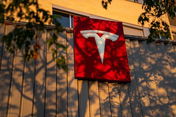 特斯拉2025年第一季度净利润同比下降71%