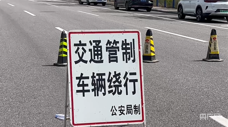 目击者讲述北京潮白河大桥起火过程：早上4点多  桥下开始冒烟