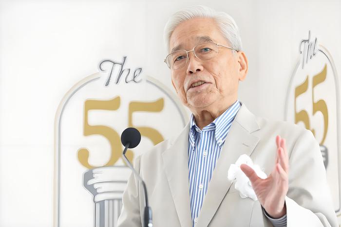 把女主播当“礼物”?87岁“铁腕帝王”垮台