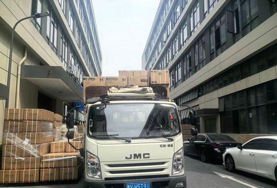 潘功胜:贸易战、关税战没有赢家 中国将坚持对外开放