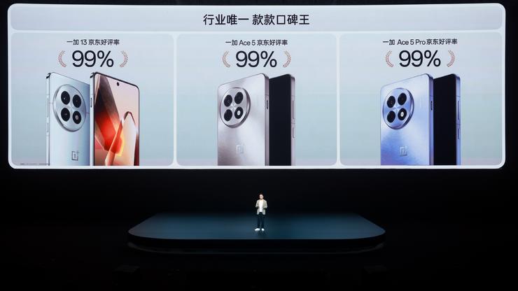 “小屏大魔王” 一加 13T ，“美强小”拉满性价比