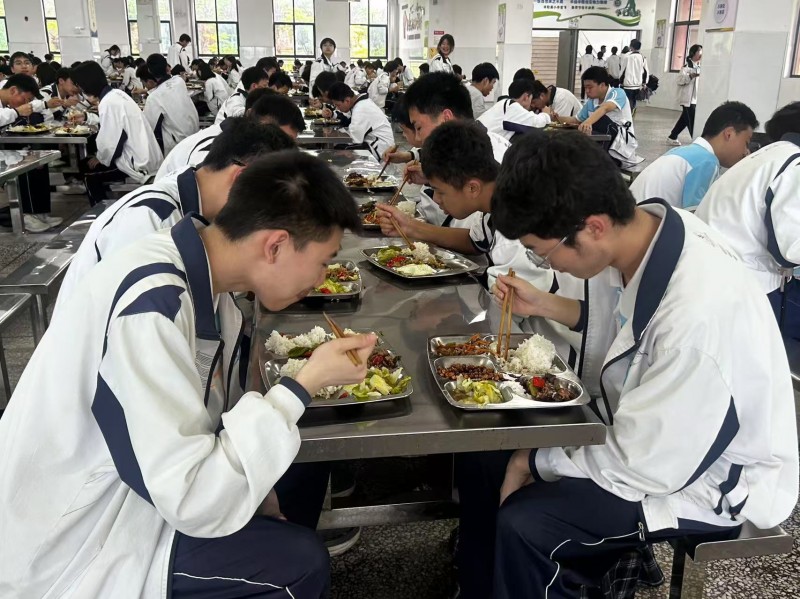 湖南嘉禾：用“心”守护校园美好“食”光