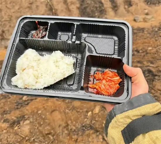 冲上热搜!韩国残运会价值61元盒饭没有肉、只有泡菜小菜引众怒,主办方回应