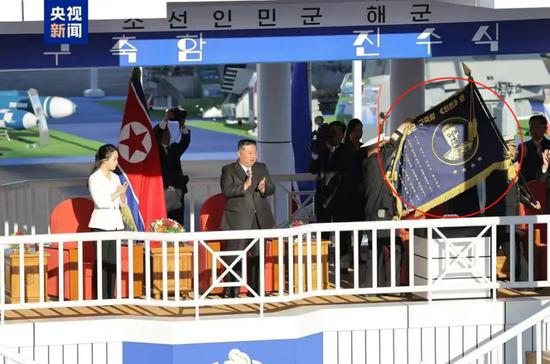 金正恩献花致敬,朝鲜最新舰被命名为“崔贤”号