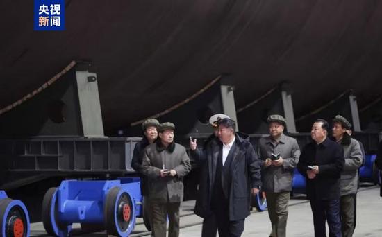 金正恩献花致敬,朝鲜最新舰被命名为“崔贤”号