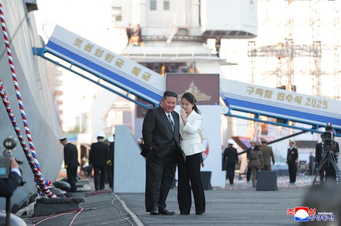 金正恩携女儿登上的“大船”,有啥新鲜的?