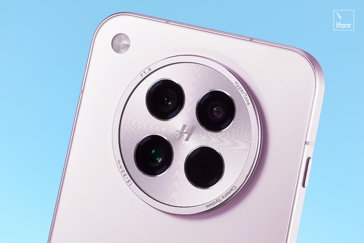 OPPO 发布 Find X8 Ultra，不再牺牲手感换影像