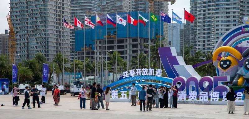从黄仁勋到美国消费者，都在“突围”