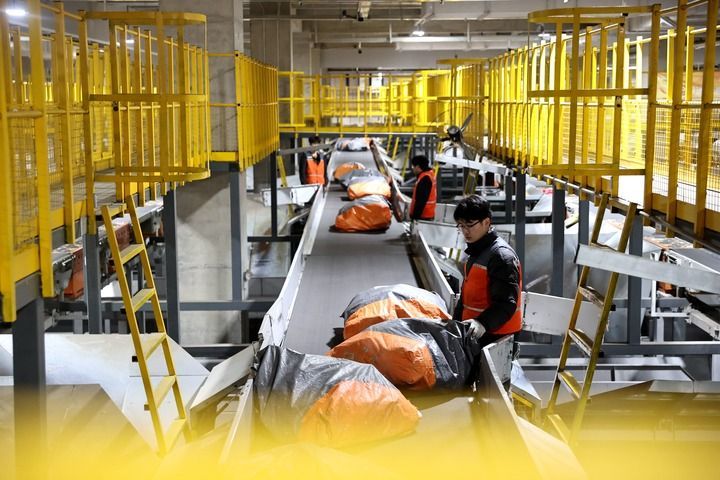 “长远看还是东风浩荡”――中国构建新发展格局深度观察