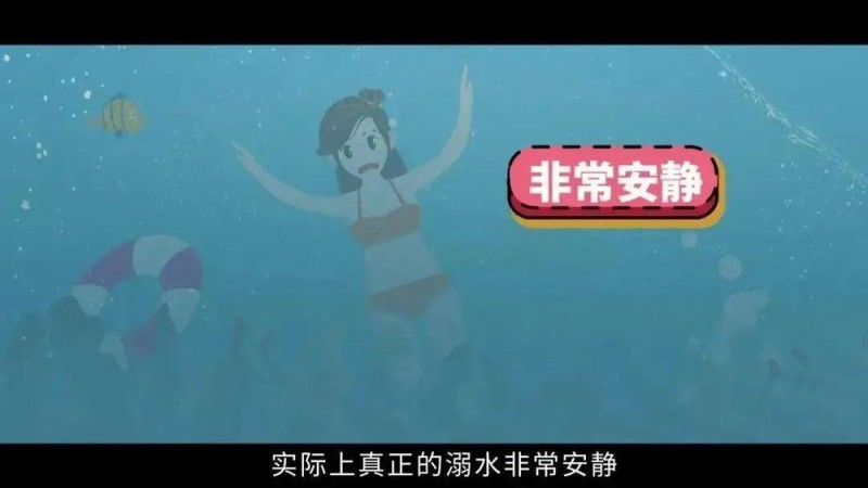 小孩哥自制泡沫船下河划水 家长千万警惕这些溺水高危场景