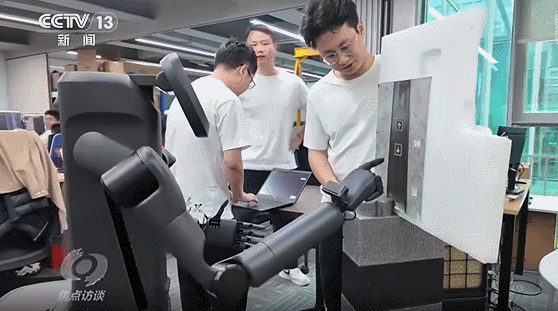 焦点访谈丨人形机器人加速进化 具身智能未来如何演绎？