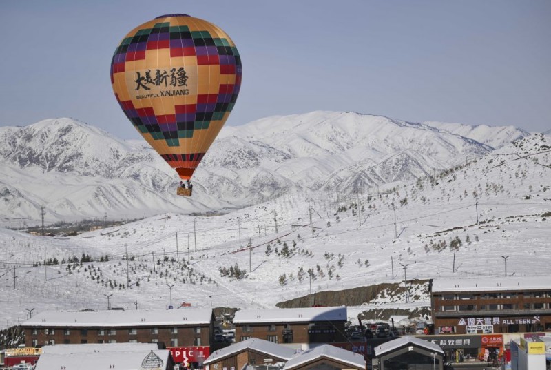 新华全媒+丨冰雪运动成就新疆文旅新名片
