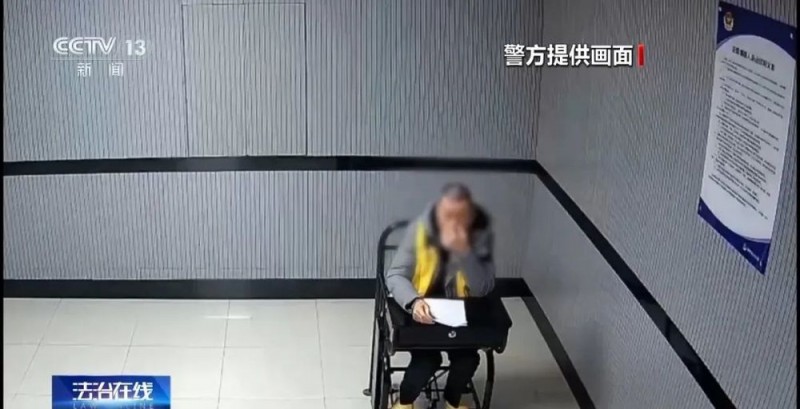 汽车被“天降酒瓶”砸了一个窟窿，特殊证据锁定“他”