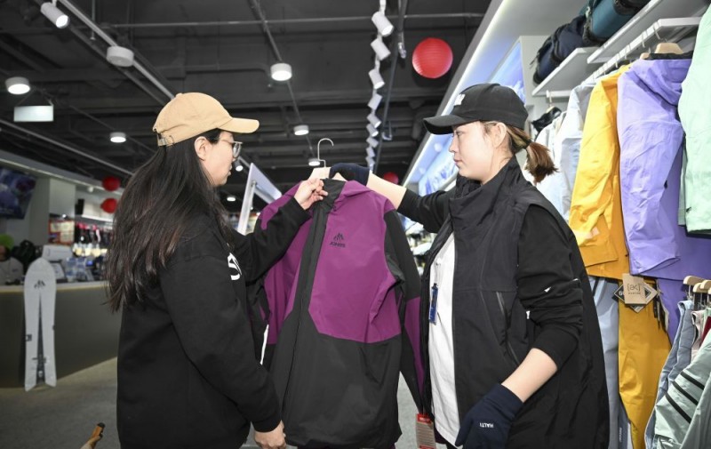 新华全媒+丨冰雪运动成就新疆文旅新名片