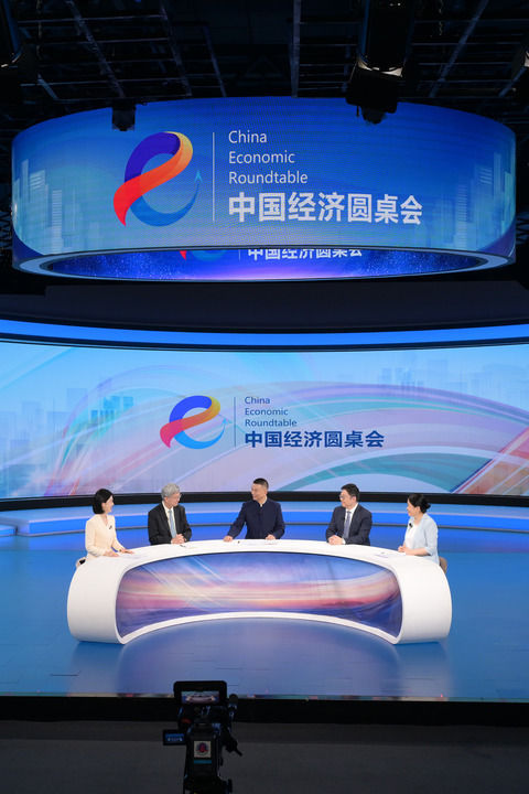 让民营企业在广阔前景中大显身手――“中国经济圆桌会”共话民营企业新发展