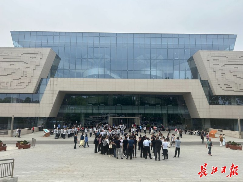 历史为根、红色铸魂，长江文脉激活武汉文旅