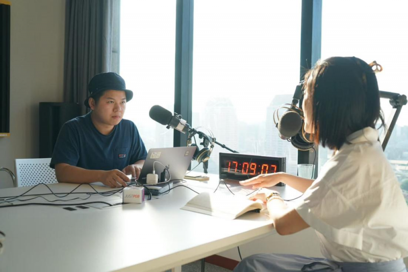新华网财经观察丨持续演进的“耳朵经济”