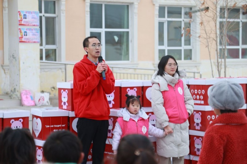 把青春写在帕米尔高原的公益长卷上