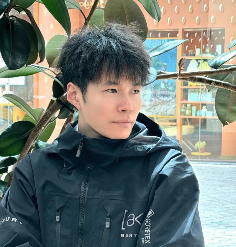 他设计的神舟二十号载人飞行任务标识，准备上天→