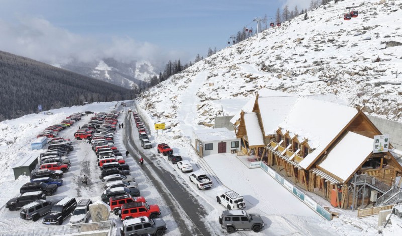 新华全媒+丨冰雪运动成就新疆文旅新名片