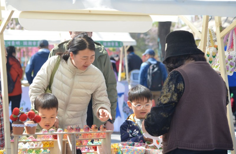 消费市场供需旺  文旅融合春潮涌――2025年清明假期经济观察