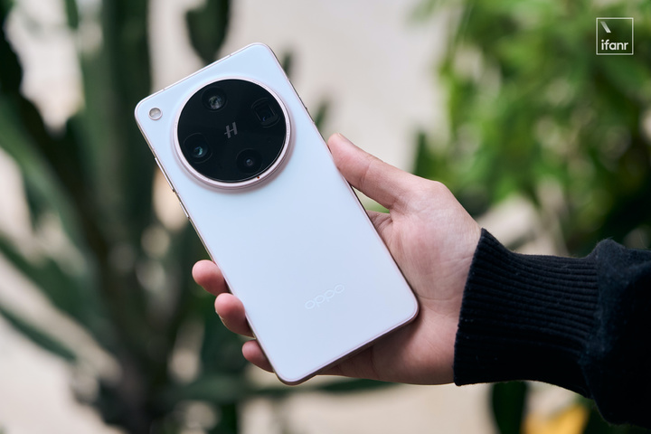 OPPO 发布 Find X8 Ultra，不再牺牲手感换影像