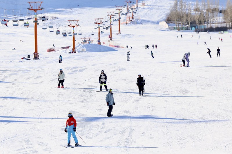 新华全媒+丨冰雪运动成就新疆文旅新名片