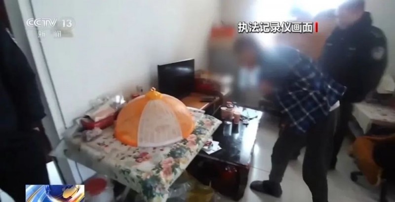 汽车被“天降酒瓶”砸了一个窟窿，特殊证据锁定“他”