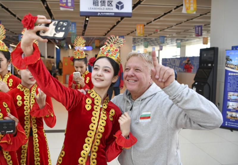 新华全媒+丨冰雪运动成就新疆文旅新名片