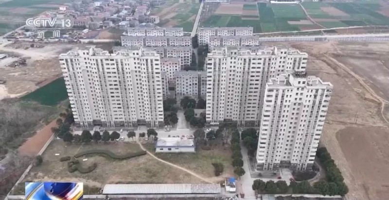汽车被“天降酒瓶”砸了一个窟窿，特殊证据锁定“他”