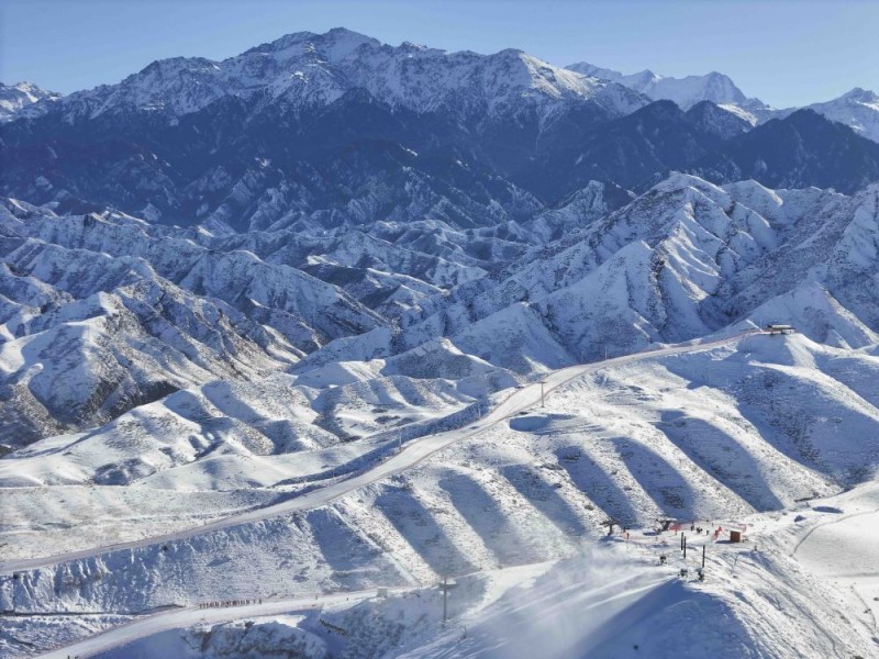 新华全媒+丨冰雪运动成就新疆文旅新名片