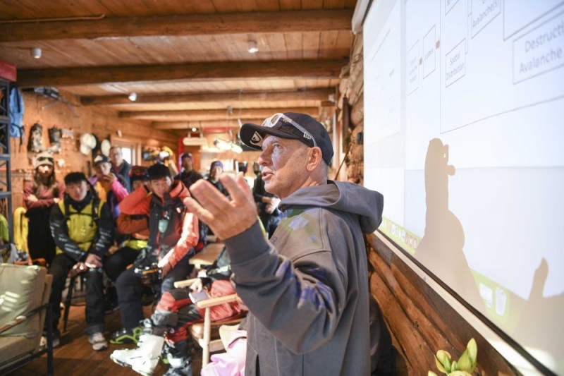 新华全媒+丨冰雪运动成就新疆文旅新名片