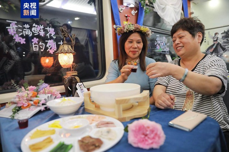 全国首趟花卉主题列车正式开行 打造“赏花之旅・一路花香”新体验